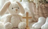 Feierlich geschmückte Kirche zur Taufe – ein unvergesslicher Tag voller Tradition und Liebe zum Detail.